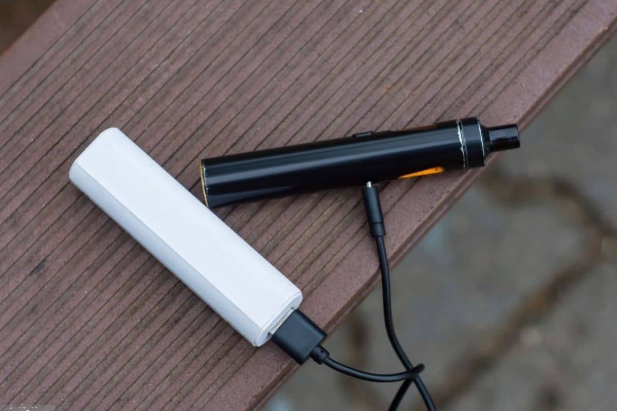 Trying to charge a cake vape disposable that is having issues with the charging