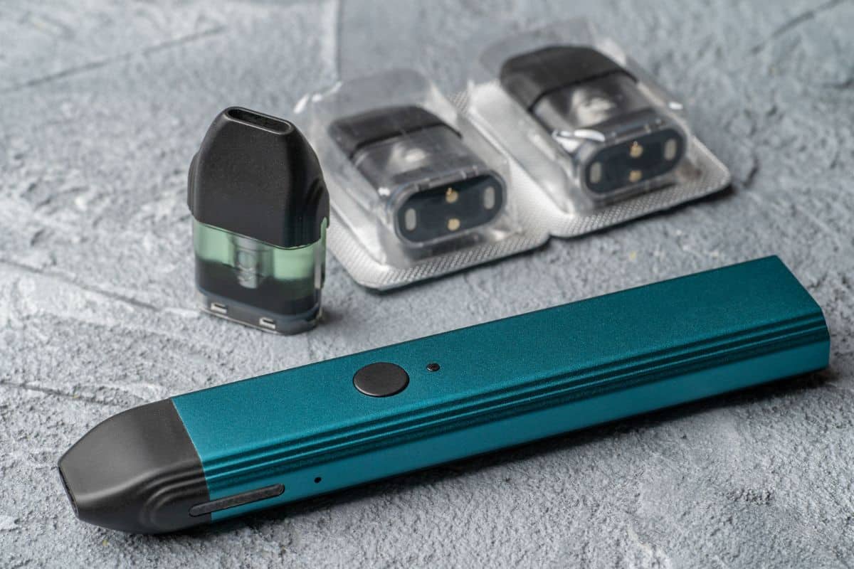Set of vape cartridge and disposable vape