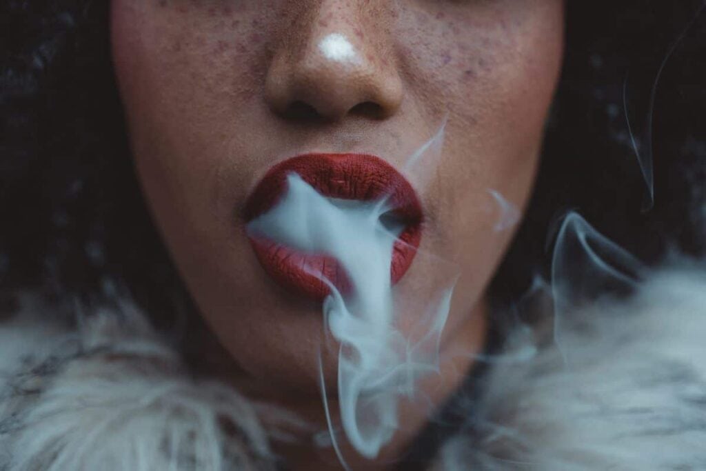 A lady vaping live diamond resin and enjoying it.