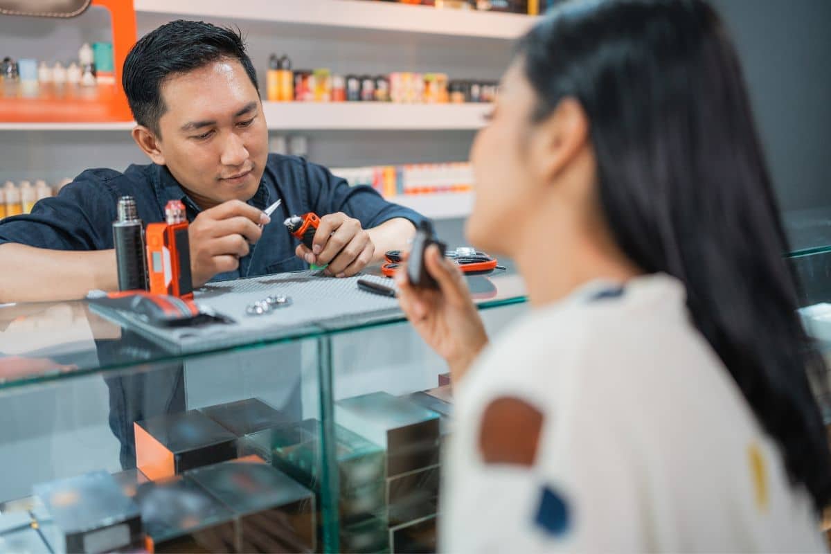 A woman is purchasing Dazed 8 disposable from shop.