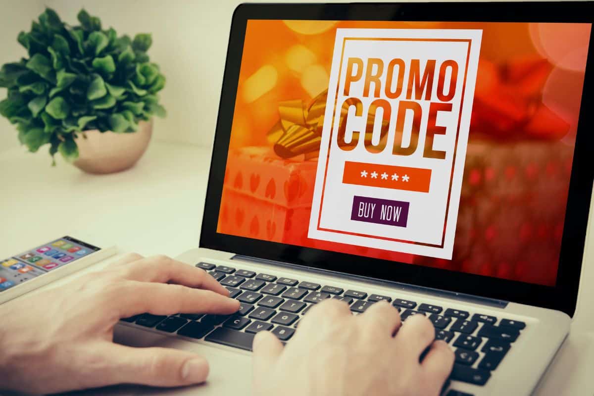 A guy using coupon codes to buy vape products