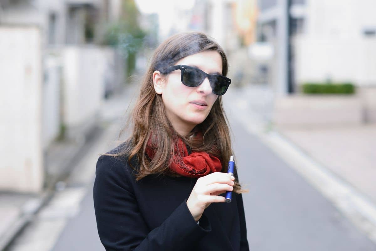 A lady vaping non nicotine vape a healthy option.