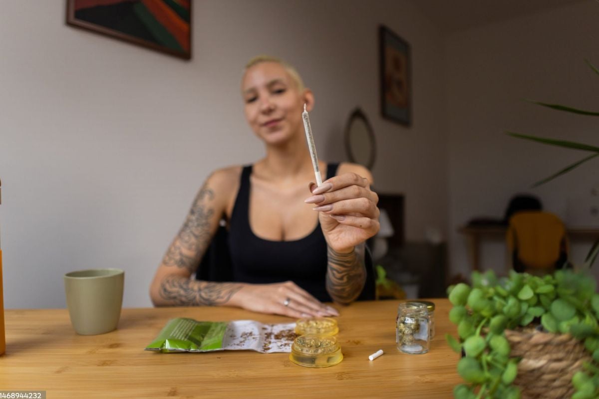 A lady is using a THCa preroll