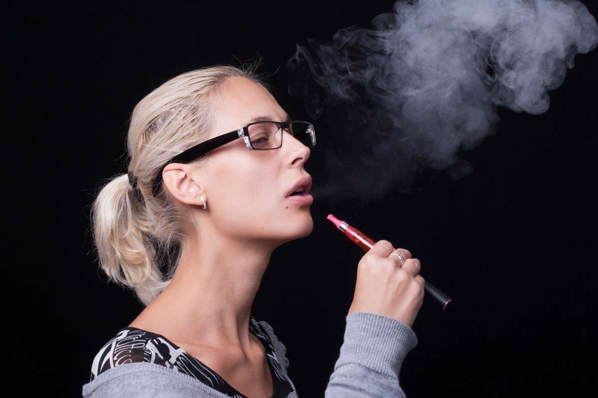 A lady vaping an Urb vape