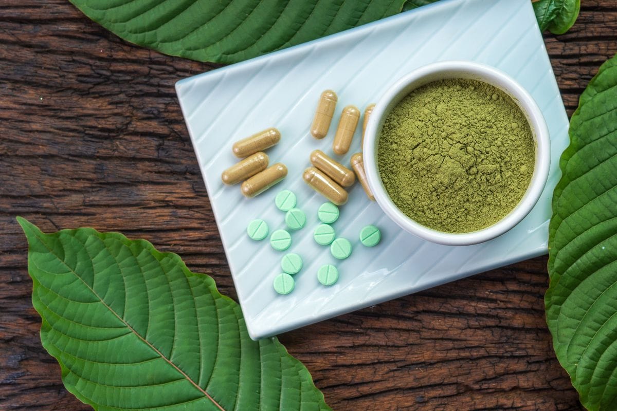 Different variants in which kratom can be consumed shown in the image.