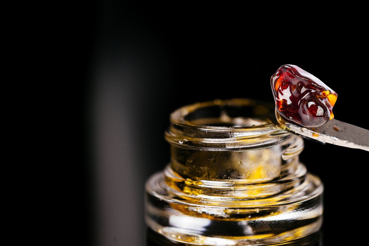 Storing dab reclaim in an airtight jar to preserve its quality for future use