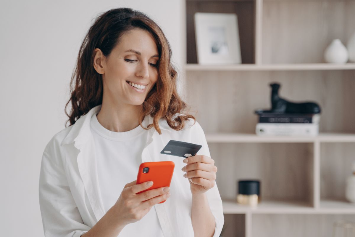 A lady buying cannabis products online