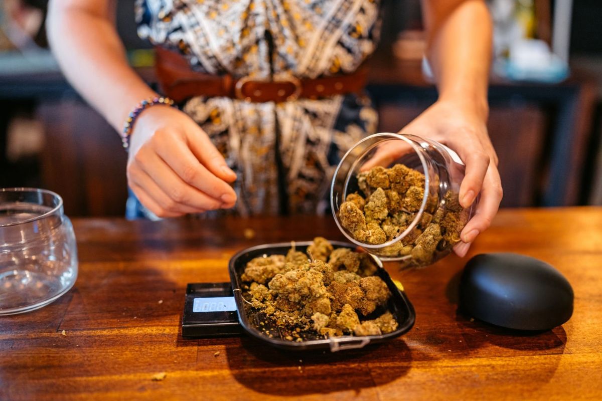 A lady selling marijuana at a cannabis shop