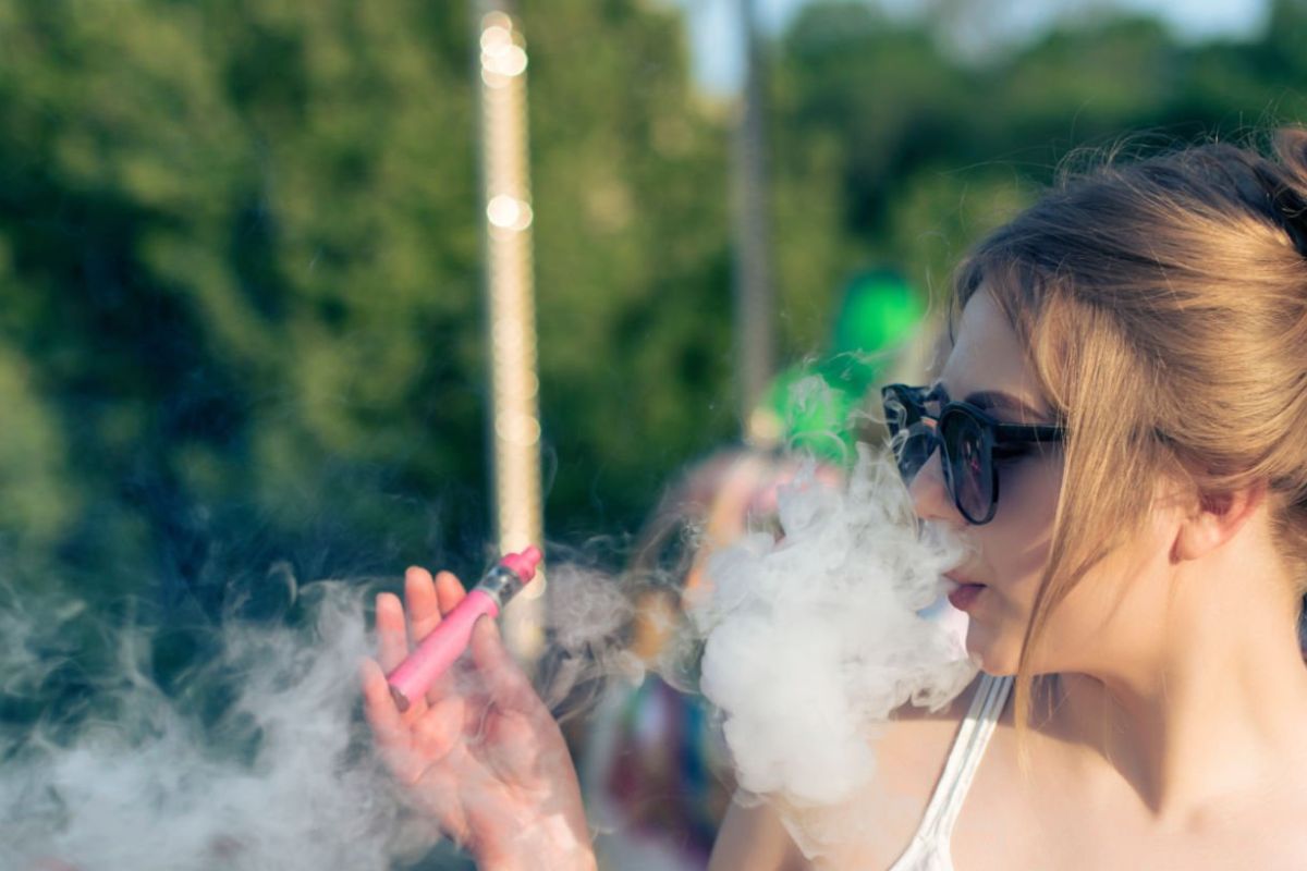 A lady vaping a vape containing THCP oil in Michigan