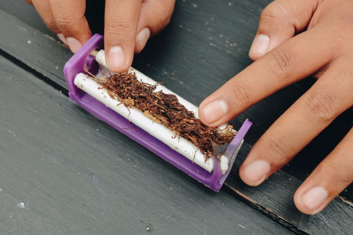 A person using manual blunt rollers