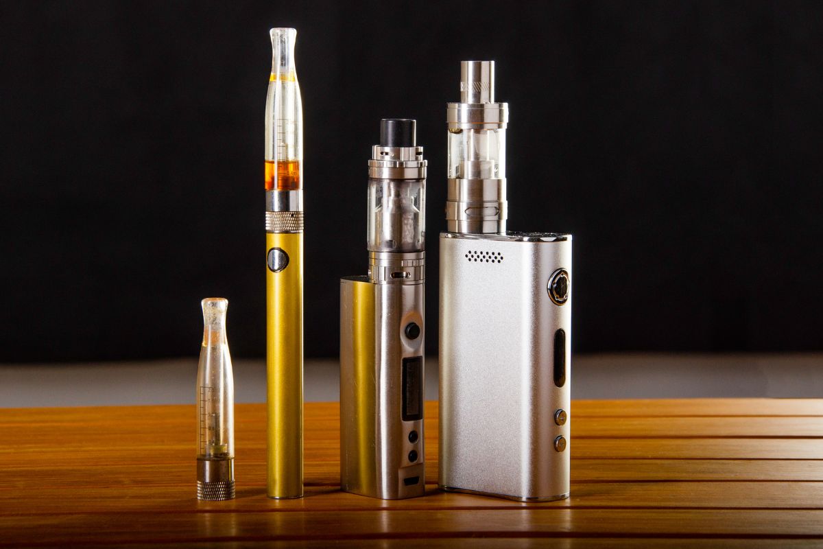 Dab vs Vape Pen: Key Differences and Which One is Right for You
