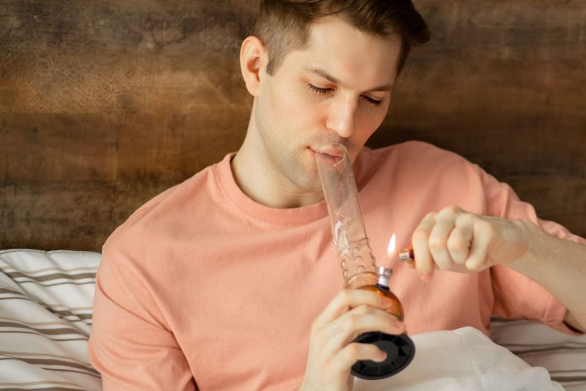 A person dabbing the leftover concentrate from a cartridge