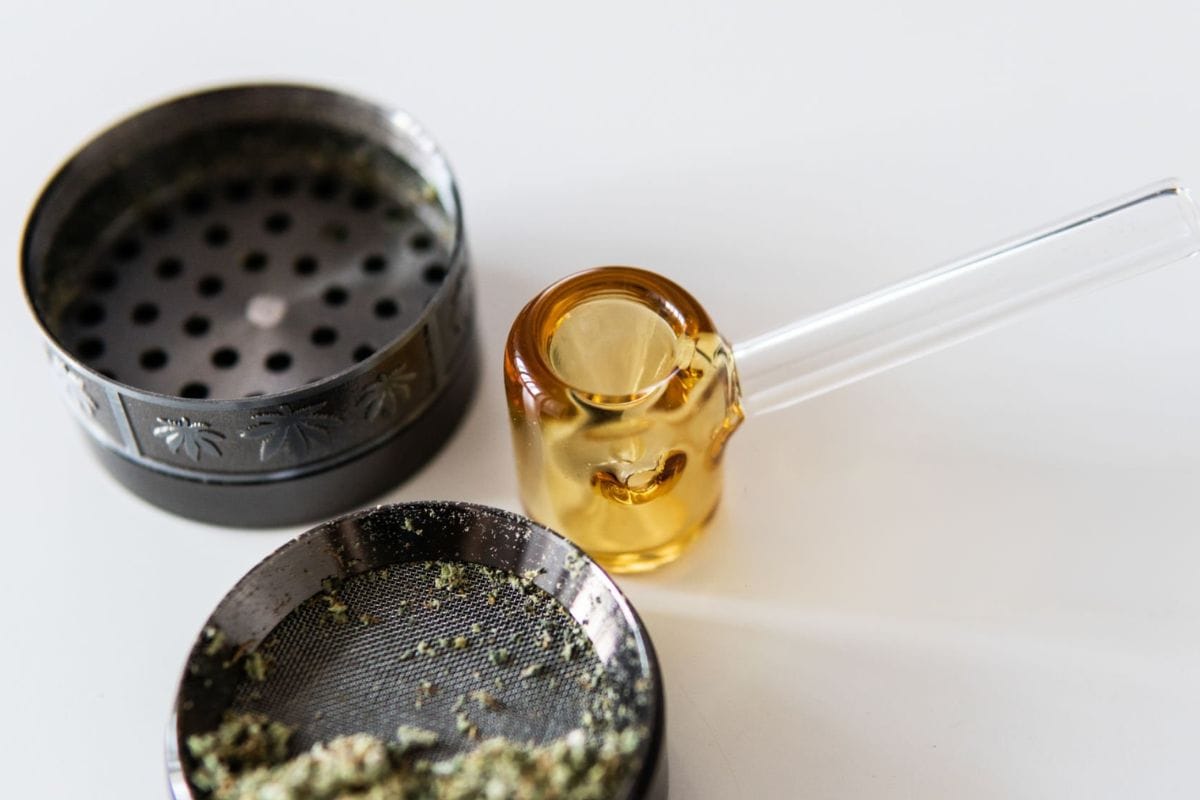 A small, portable dab pen used to vaporize cannabis concentrates and buds